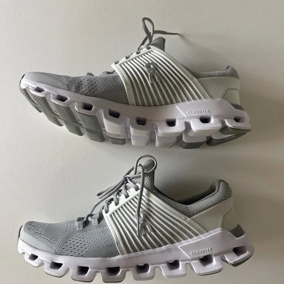 On WOMEN'S CLOUDSWIFT White Running Glacier/White - Picture 8 of 8